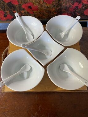 Pier1 Imports Tasting Party Set, a popular 11
piece entertaining collection.